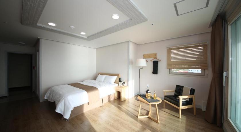 Hotel Aroha Jeju Seogwipo Exterior photo
