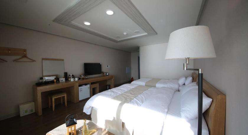 Hotel Aroha Jeju Seogwipo Exterior photo
