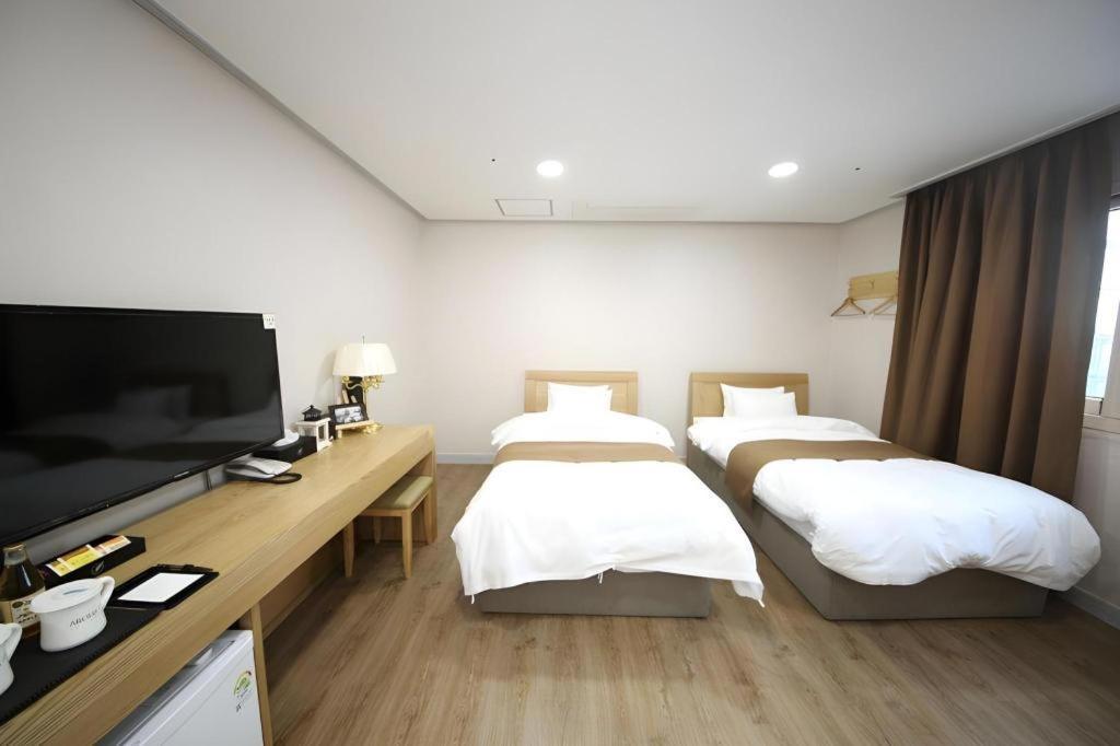 Hotel Aroha Jeju Seogwipo Exterior photo